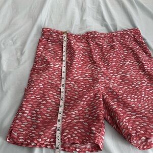 Vineyard Vines Shorts Mens  XL (16) Pink Fish Swim Trunks Pockets Mesh Lined